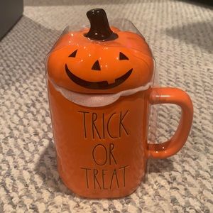 Brand New Rae Dunn TRICK OR TREAT Pumpkin Topper Mug